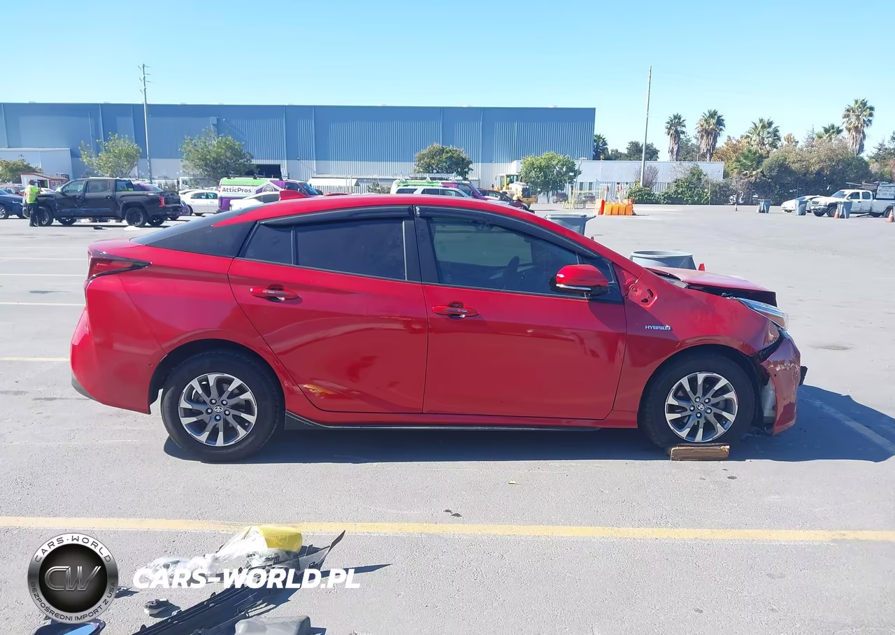 2020 Toyota Prius Limited VIN:JTDKARFU1L3104388 - 14