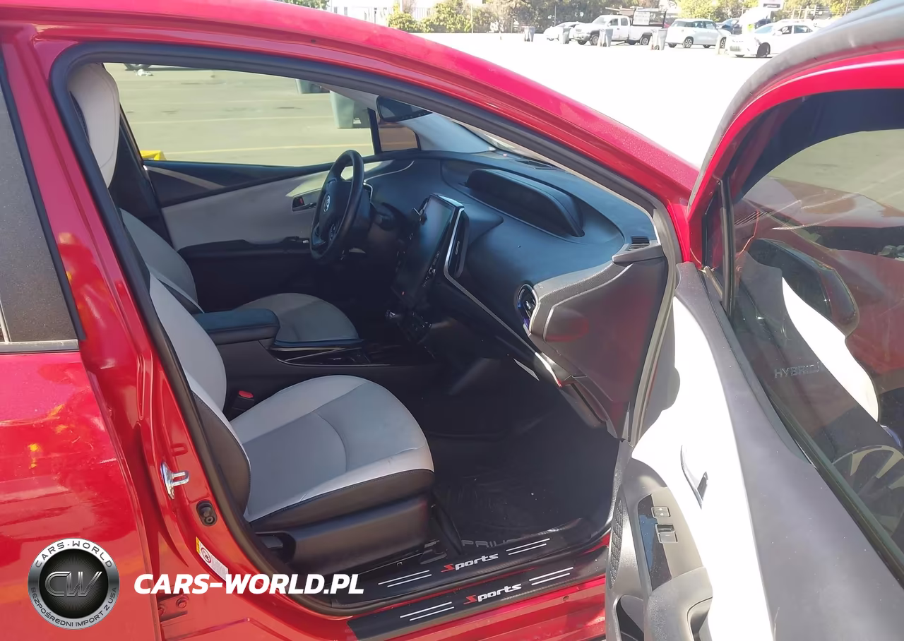 2020 Toyota Prius Limited VIN:JTDKARFU1L3104388 - 5