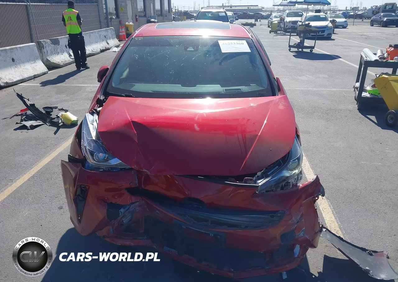 2020 Toyota Prius Limited VIN:JTDKARFU1L3104388 - 6