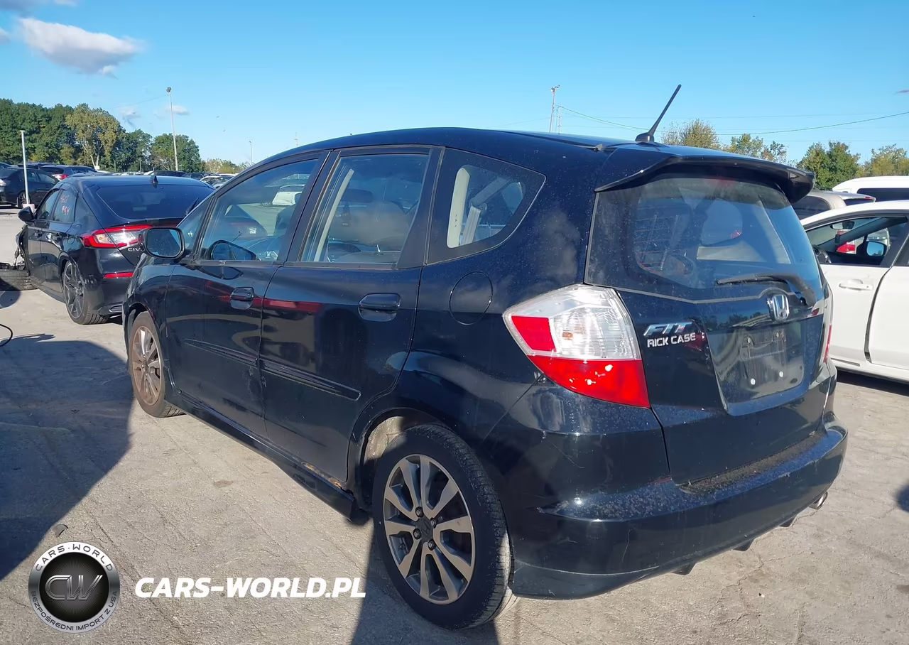 2012 Honda Fit Sport VIN:JHMGE8H53CC036880 - 3