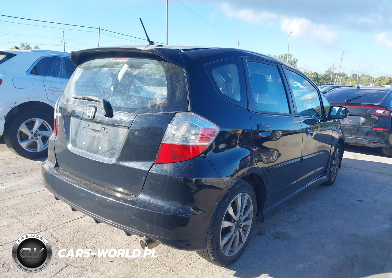2012 Honda Fit Sport VIN:JHMGE8H53CC036880 - 4