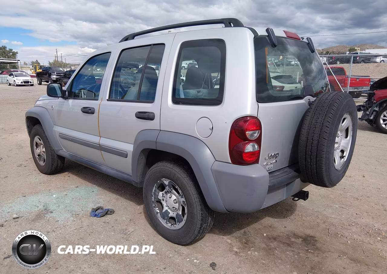 2005 Jeep Liberty Sport VIN:1J4GL48K35W569166 - 3