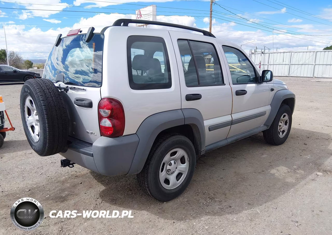 2005 Jeep Liberty Sport VIN:1J4GL48K35W569166 - 4