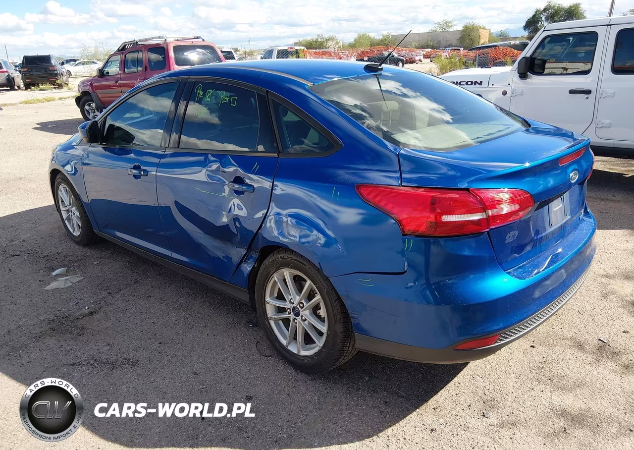 2018 Ford Focus Se VIN:1FADP3FE1JL304204 - 3