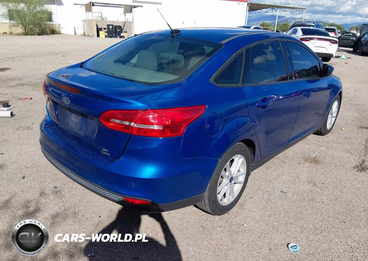 2018 Ford Focus Se VIN:1FADP3FE1JL304204 - 4