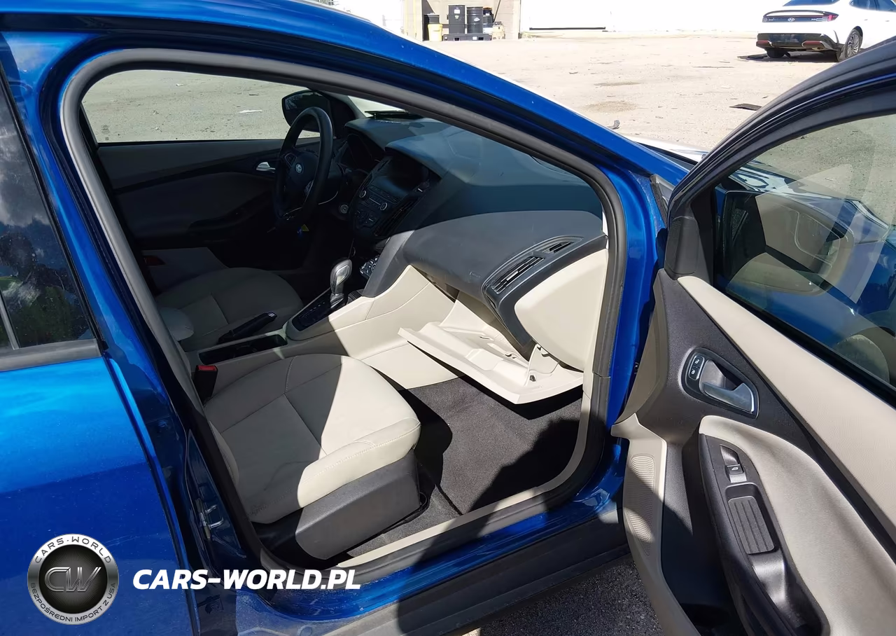 2018 Ford Focus Se VIN:1FADP3FE1JL304204 - 5