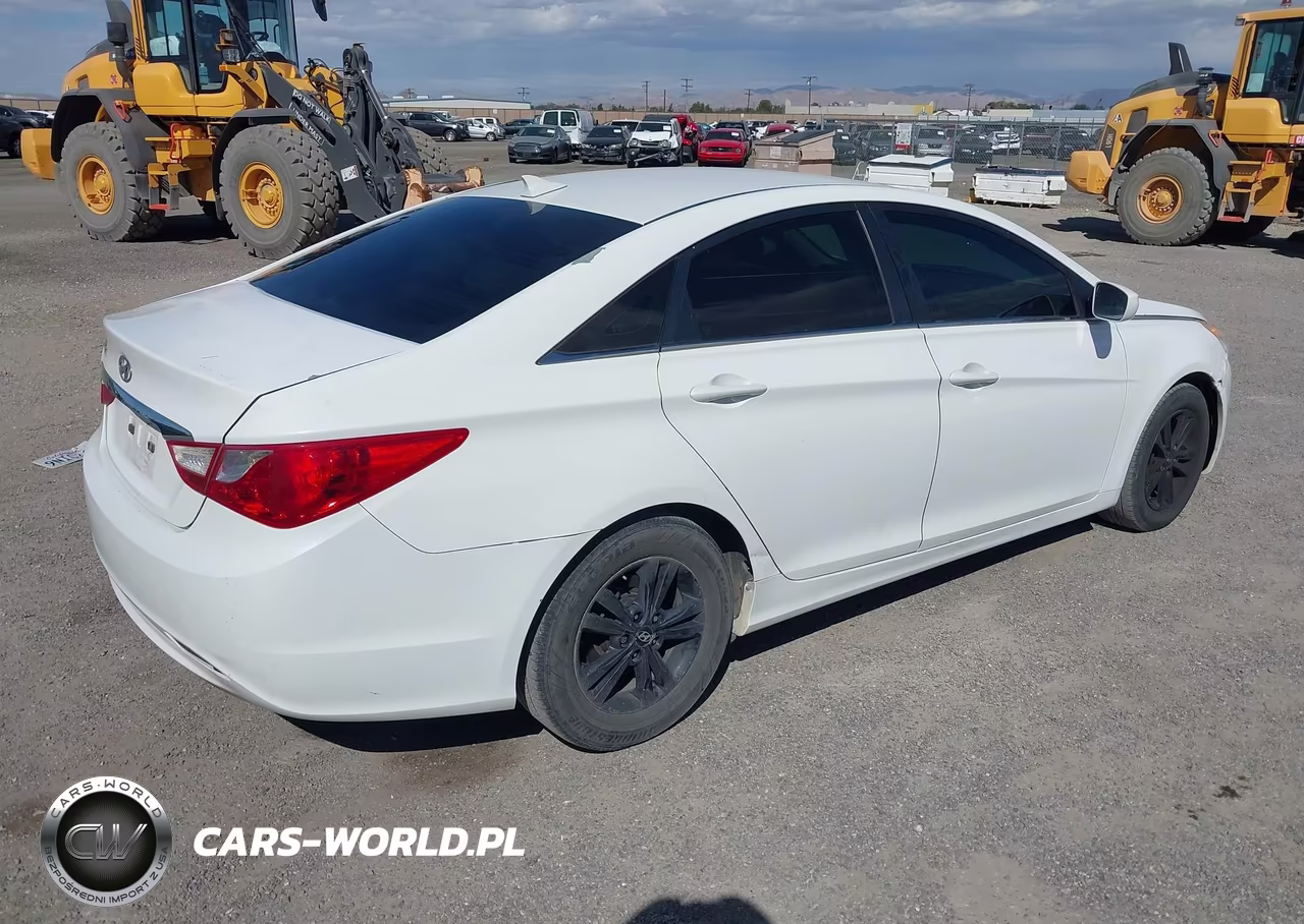 2013 Hyundai Sonata Gls VIN:5NPEB4AC6DH740015 - 4