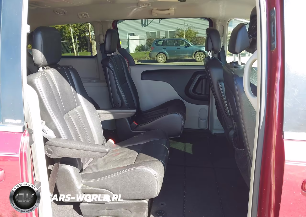 2013 Chrysler Town & Country Touring VIN:2C4RC1BG8DR747582 - 8
