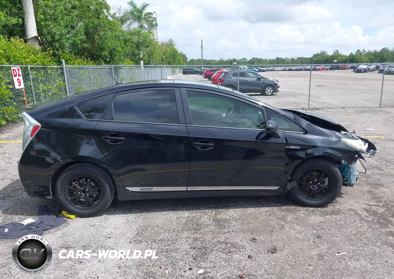 2014 Toyota Prius Three VIN:JTDKN3DU6E0384298 - 13
