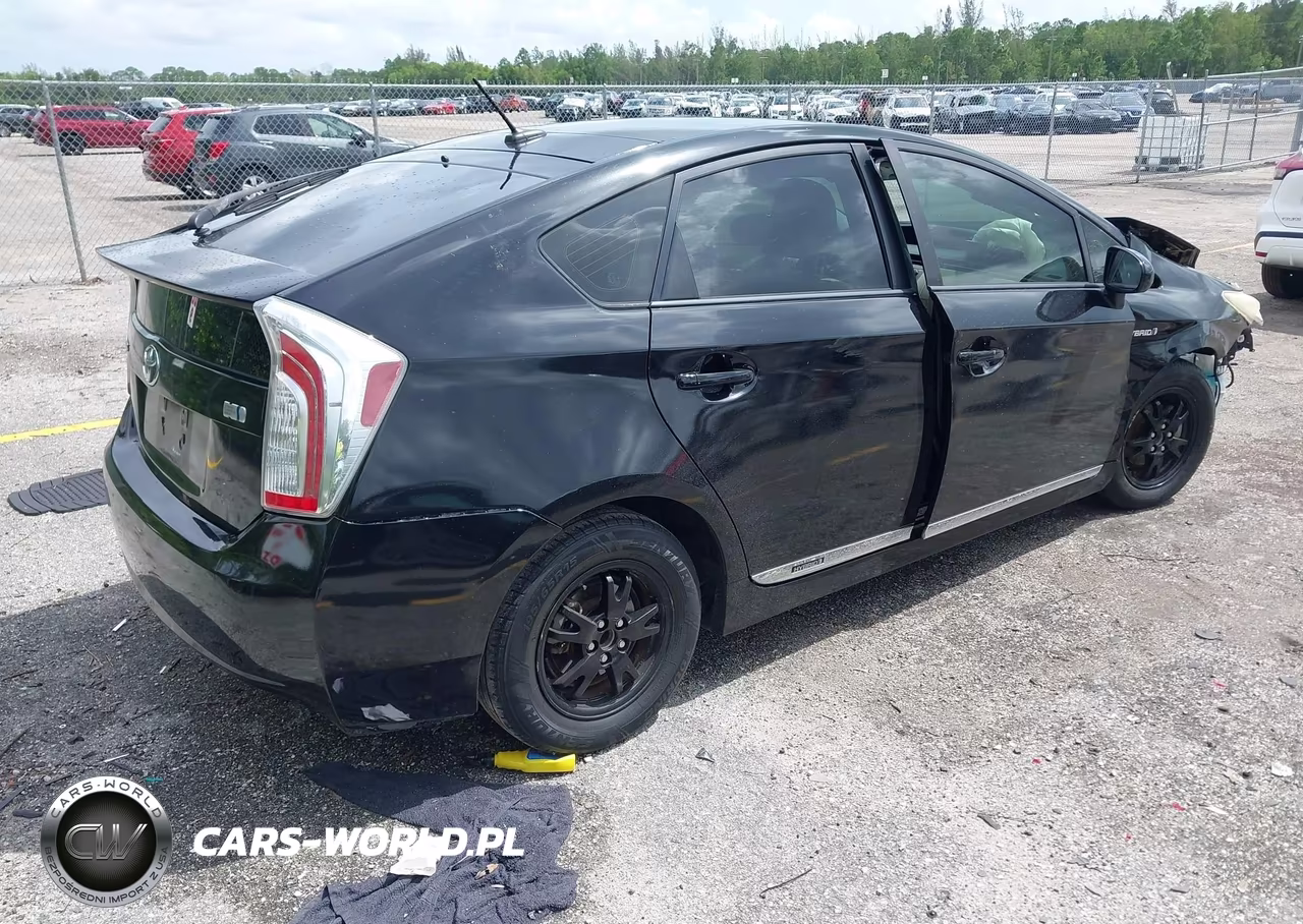 2014 Toyota Prius Three VIN:JTDKN3DU6E0384298 - 4