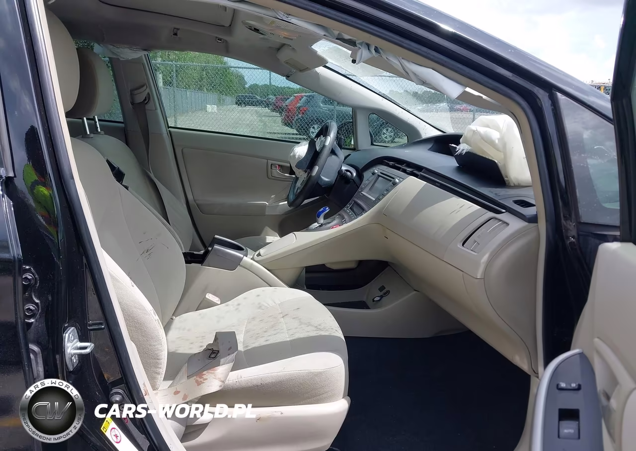 2014 Toyota Prius Three VIN:JTDKN3DU6E0384298 - 5