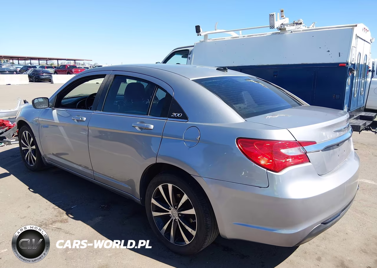 2014 Chrysler 200 Touring VIN:1C3CCBBB6EN131754 - 3