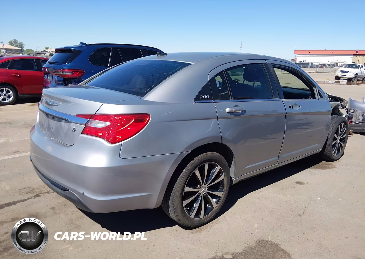 2014 Chrysler 200 Touring VIN:1C3CCBBB6EN131754 - 4
