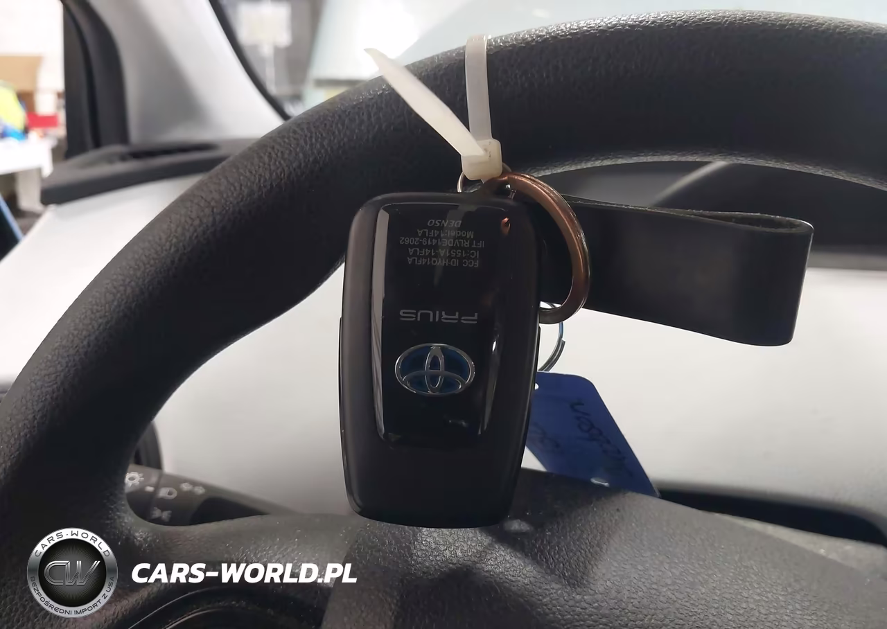 2021 Toyota Prius Le VIN:JTDKAMFU1M3145771 - 11