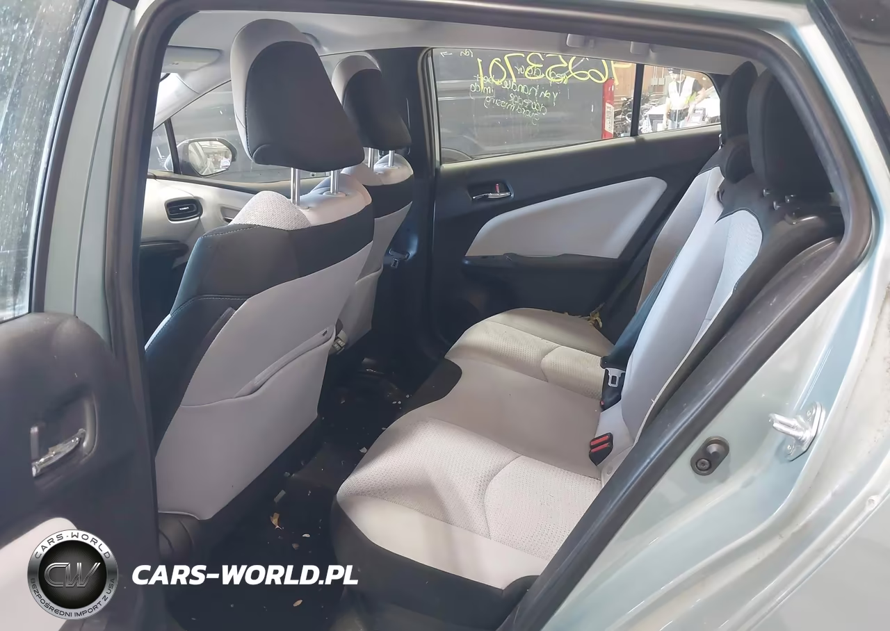 2021 Toyota Prius Le VIN:JTDKAMFU1M3145771 - 8