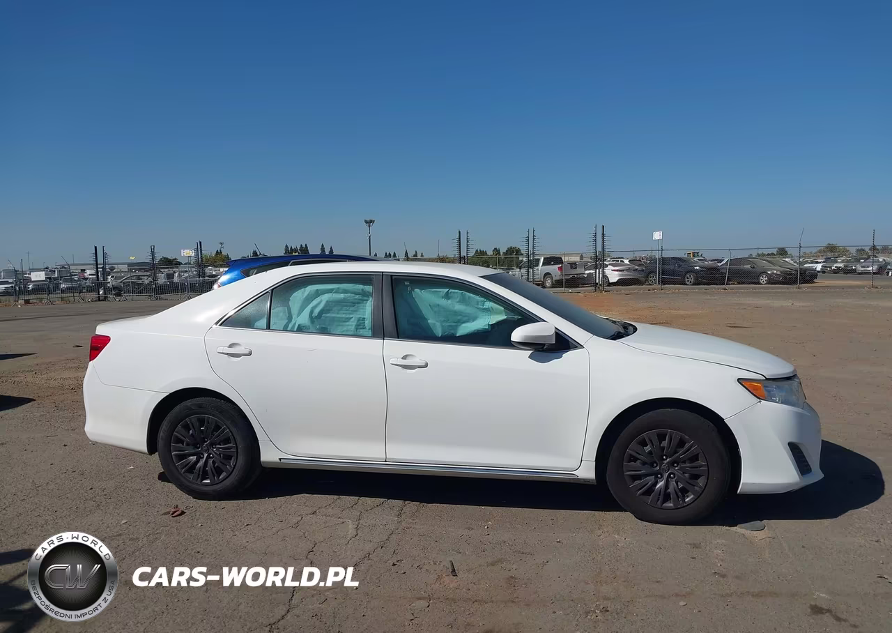 2014 Toyota Camry Le VIN:4T4BF1FK4ER348049 - 13