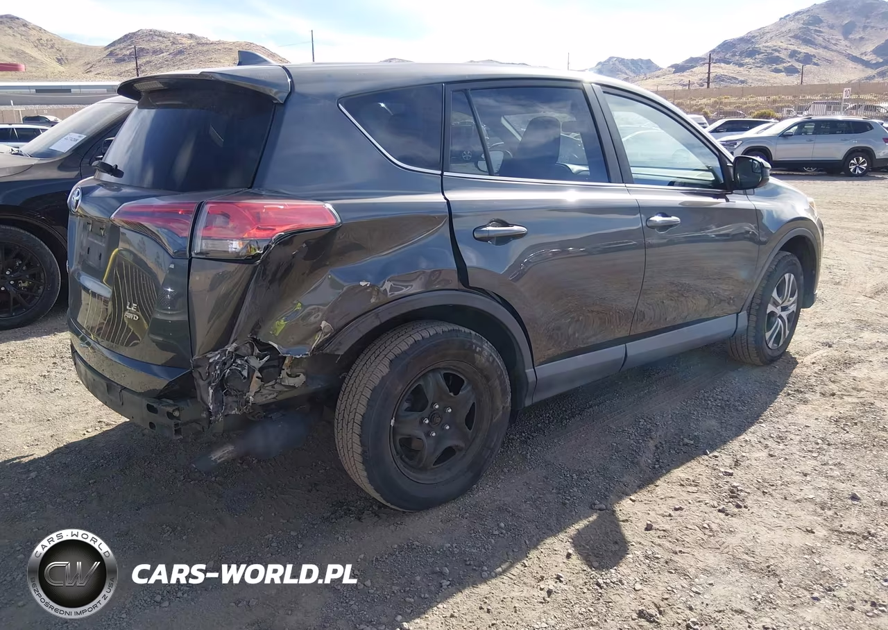 2018 Toyota Rav4 Le VIN:2T3BFREV1JW766252 - 4