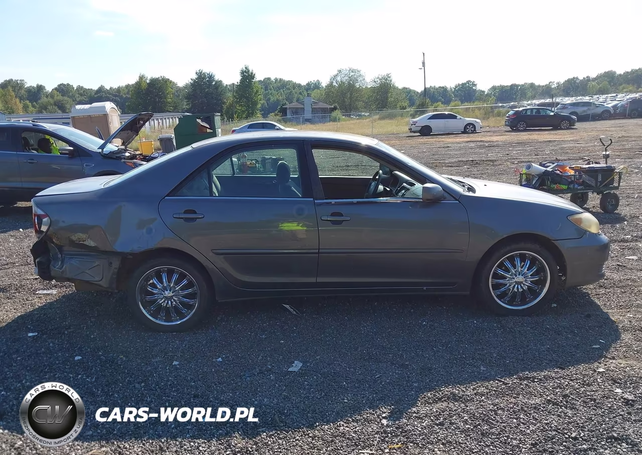 2005 Toyota Camry Le VIN:4T1BE32KX5U950744 - 14