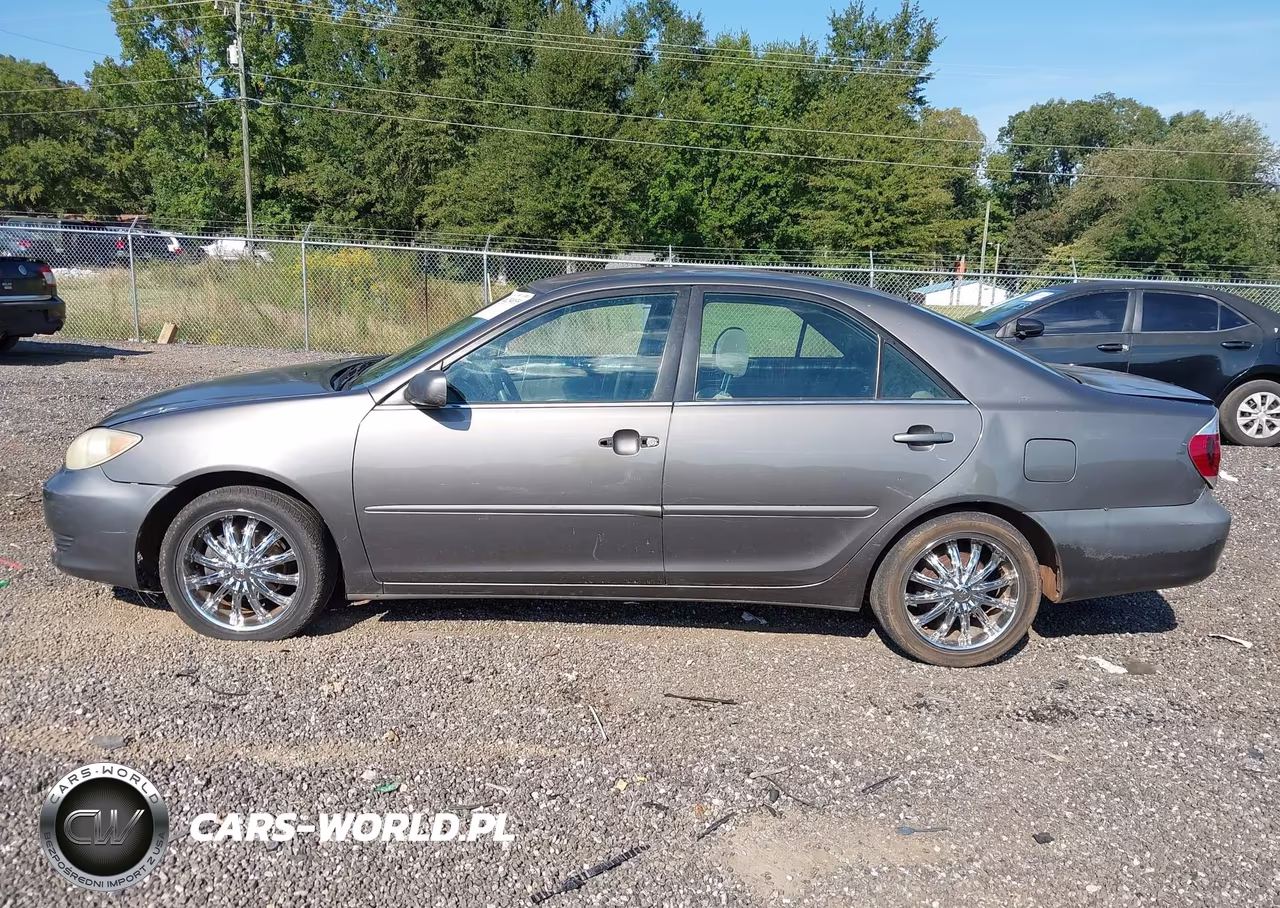 2005 Toyota Camry Le VIN:4T1BE32KX5U950744 - 15