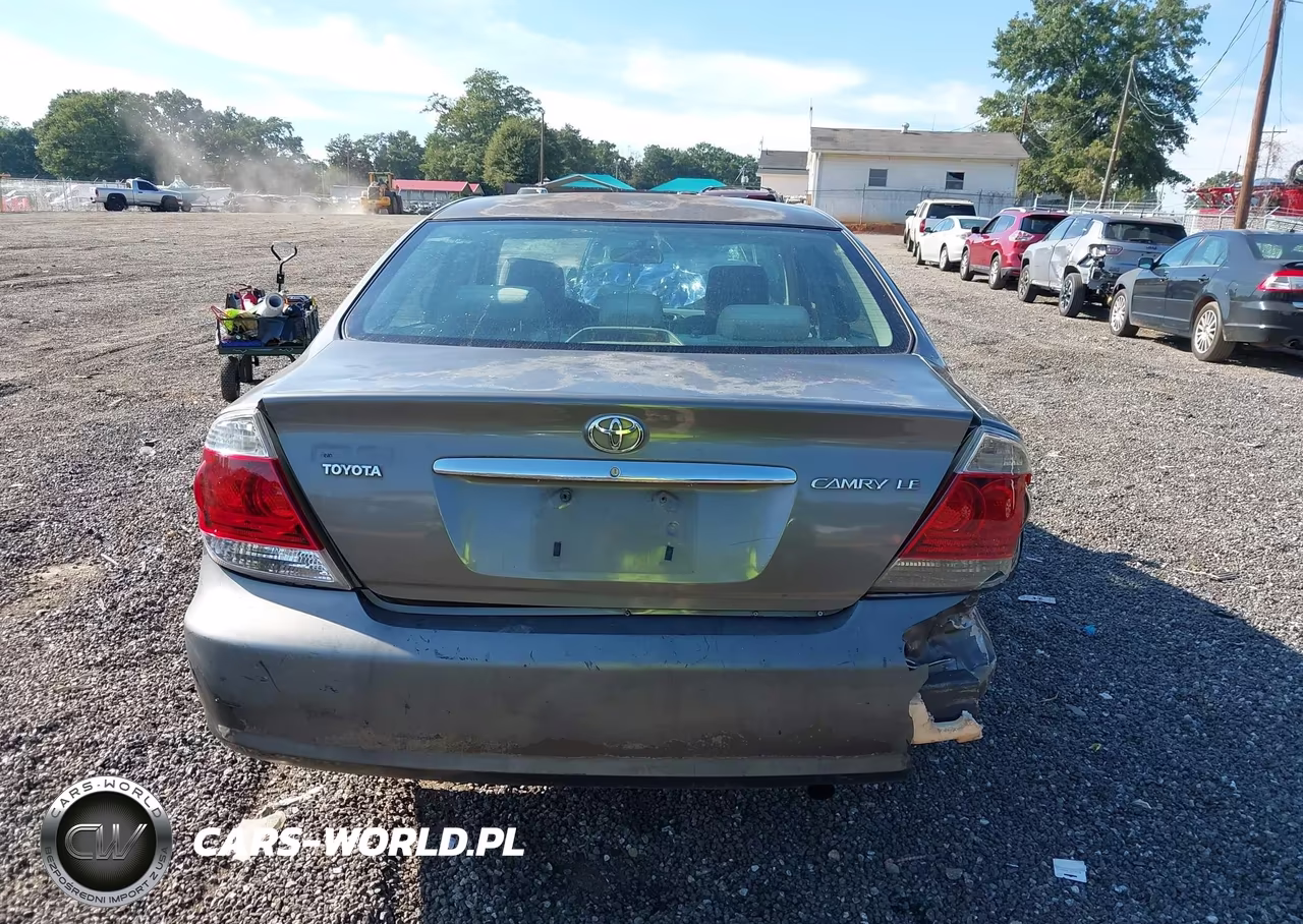 2005 Toyota Camry Le VIN:4T1BE32KX5U950744 - 17