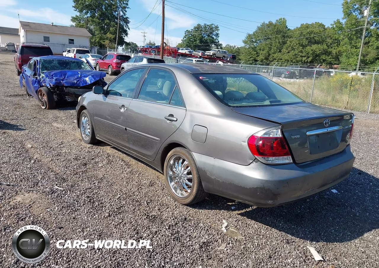 2005 Toyota Camry Le VIN:4T1BE32KX5U950744 - 3