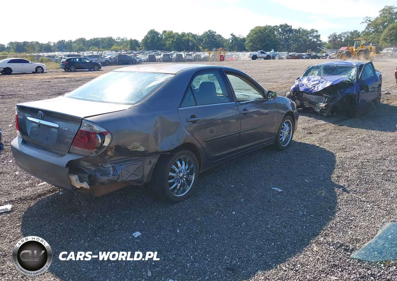 2005 Toyota Camry Le VIN:4T1BE32KX5U950744 - 4