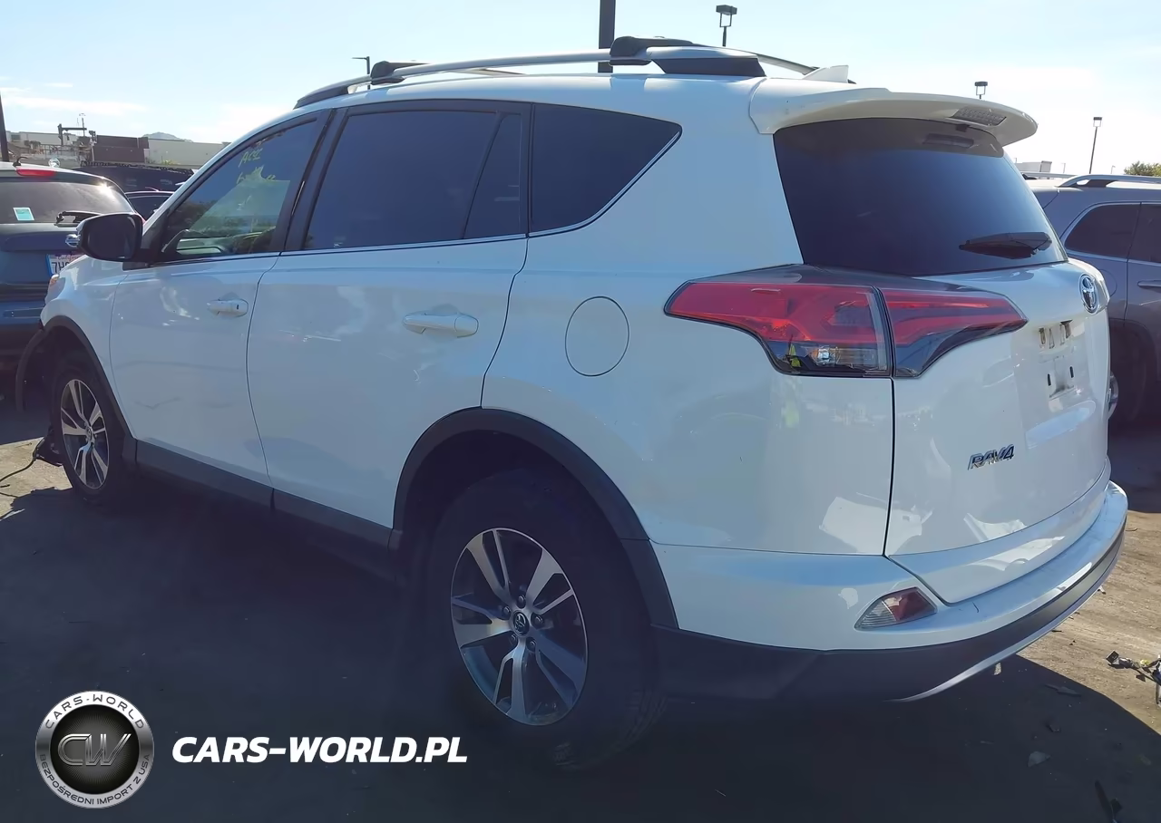 2018 Toyota Rav4 Xle VIN:2T3WFREV3JW427283 - 3