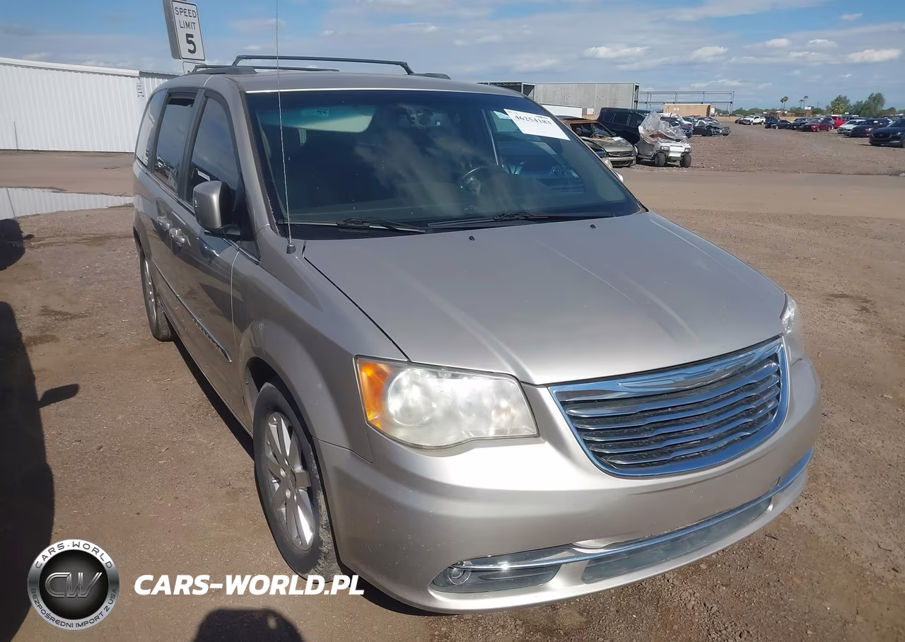 2013 Chrysler Town & Country Touring – zdjęcie 1 z 11