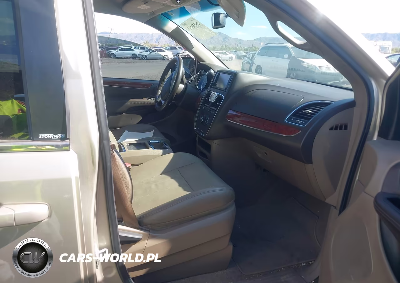 2013 Chrysler Town & Country Touring VIN:2C4RC1BG9DR774225 - 5
