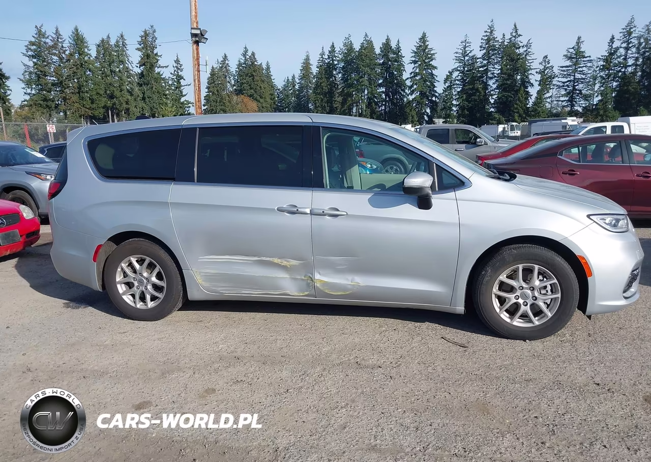 2023 Chrysler Pacifica Touring L VIN:2C4RC1BG8PR620657 - 13
