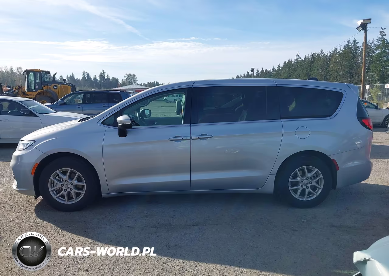 2023 Chrysler Pacifica Touring L VIN:2C4RC1BG8PR620657 - 14