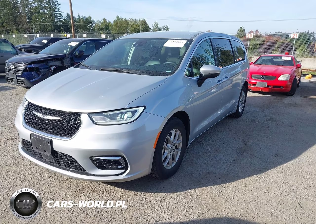2023 Chrysler Pacifica Touring L VIN:2C4RC1BG8PR620657 - 2
