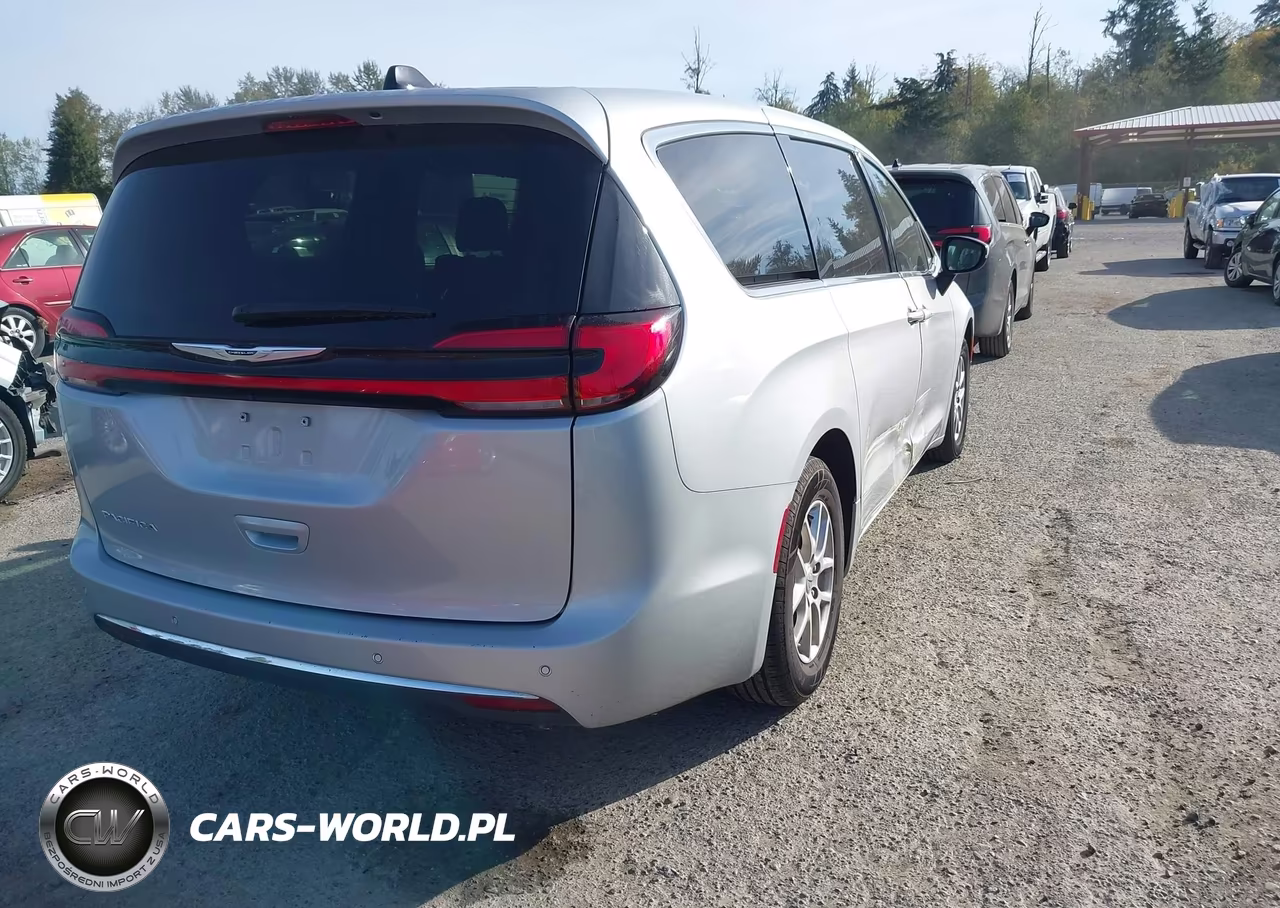 2023 Chrysler Pacifica Touring L VIN:2C4RC1BG8PR620657 - 4