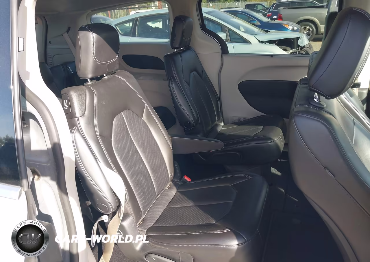 2023 Chrysler Pacifica Touring L VIN:2C4RC1BG8PR620657 - 8