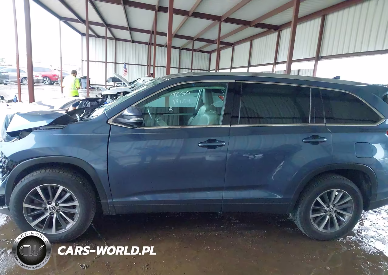 2019 Toyota Highlander Xle VIN:5TDKZRFH3KS305783 - 14