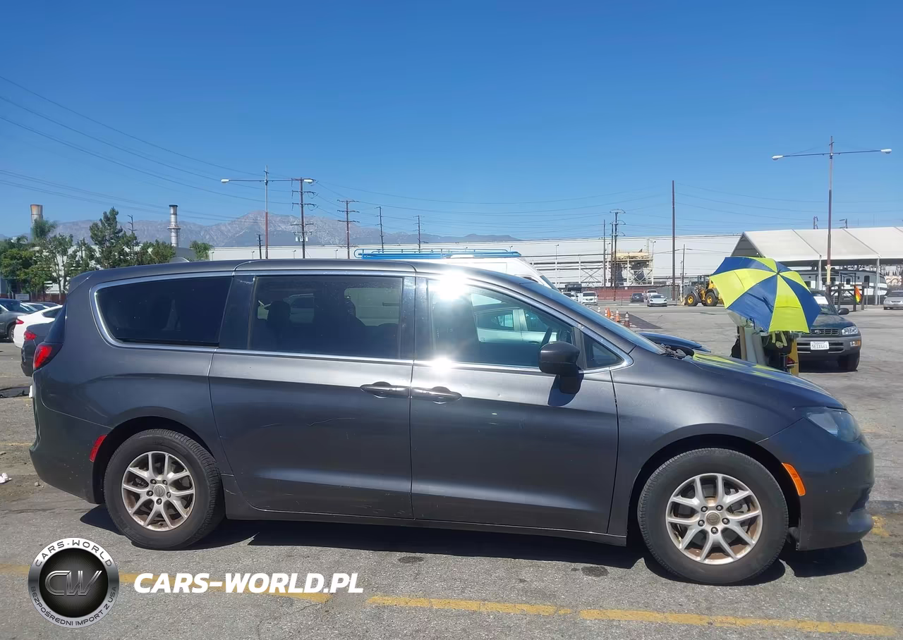 2017 Chrysler Pacifica Touring VIN:2C4RC1DG6HR533774 - 14
