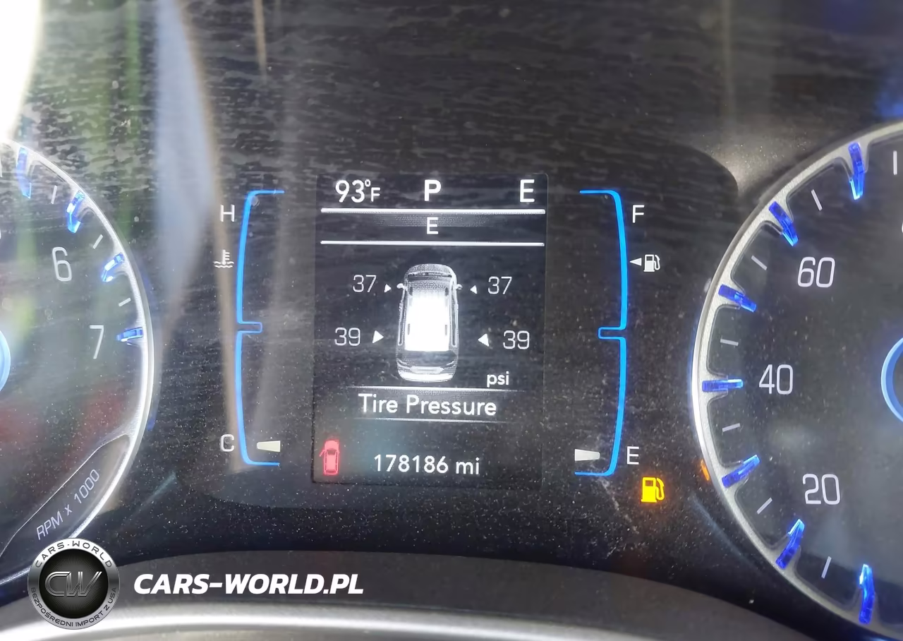 2017 Chrysler Pacifica Touring VIN:2C4RC1DG6HR533774 - 16