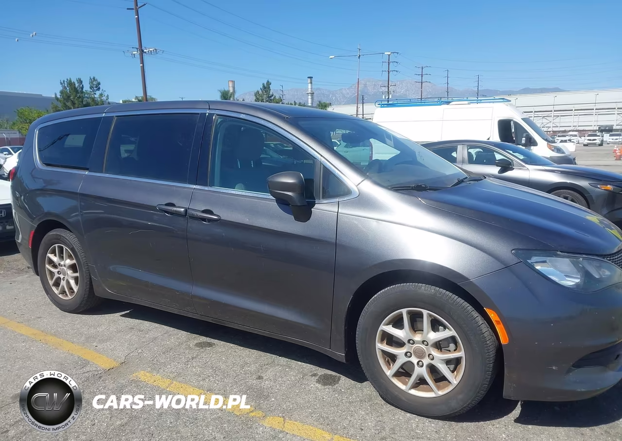 2017 Chrysler Pacifica Touring VIN:2C4RC1DG6HR533774 - 20