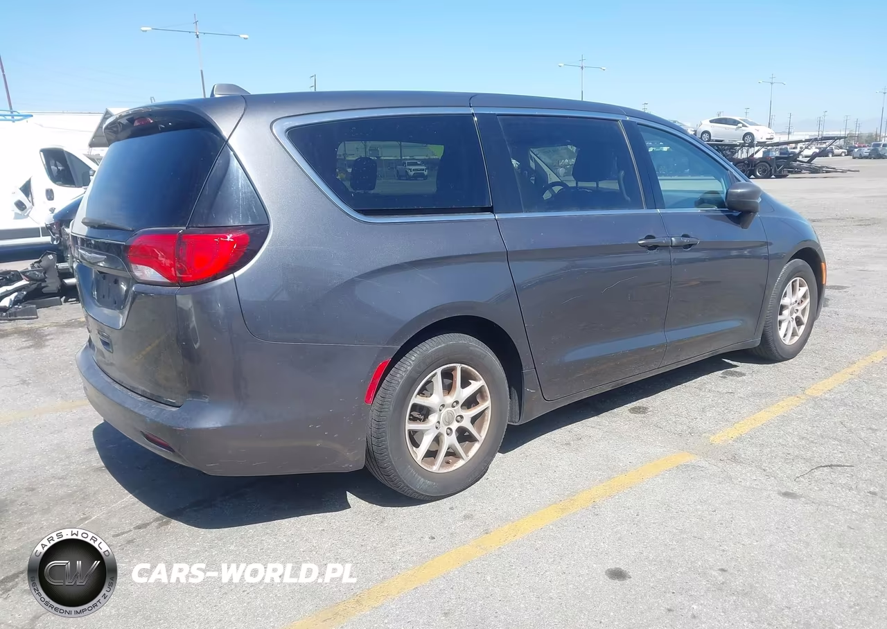 2017 Chrysler Pacifica Touring VIN:2C4RC1DG6HR533774 - 4