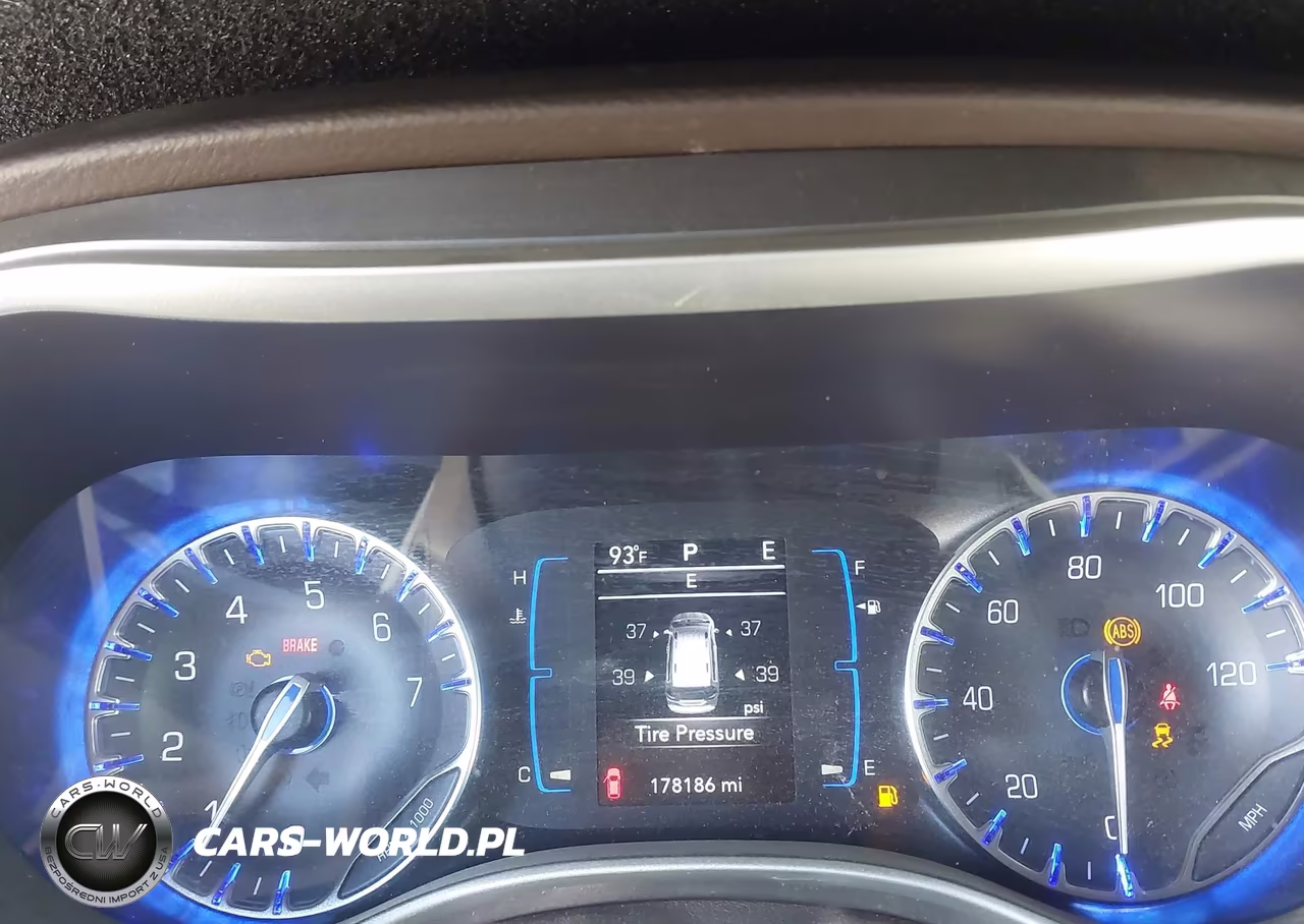 2017 Chrysler Pacifica Touring VIN:2C4RC1DG6HR533774 - 7