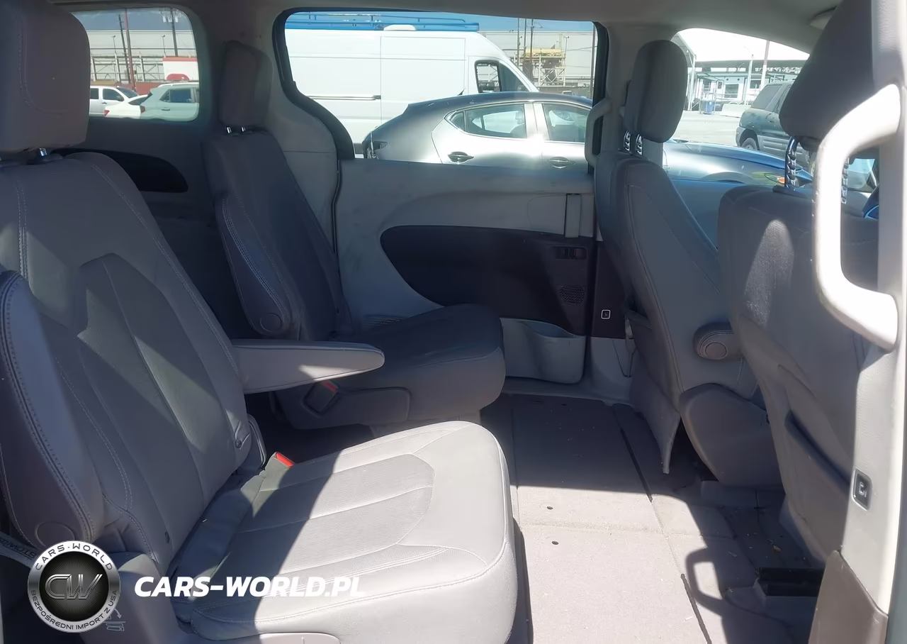 2017 Chrysler Pacifica Touring VIN:2C4RC1DG6HR533774 - 8