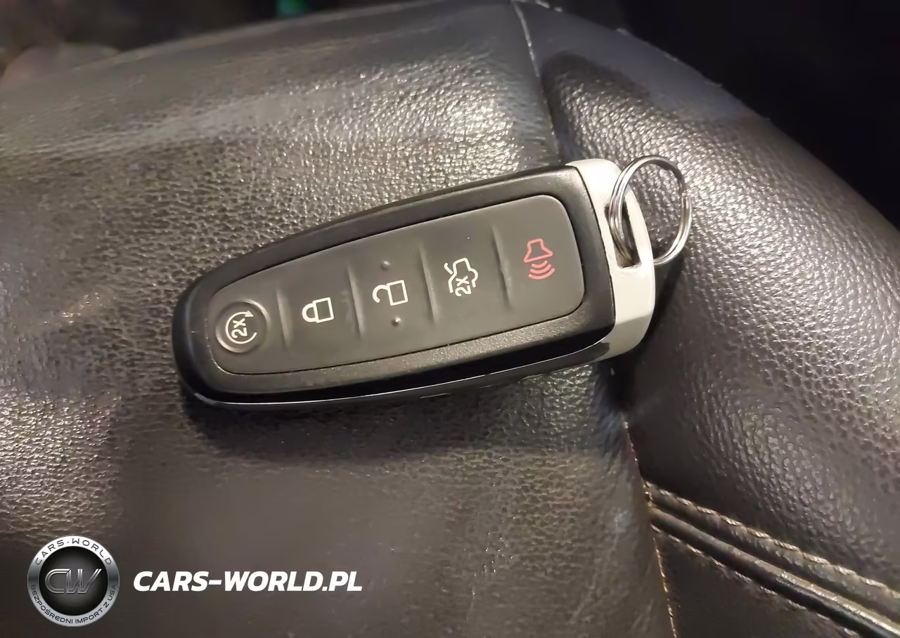 2017 Ford Escape Titanium VIN:1FMCU9J91HUA33656 - 11