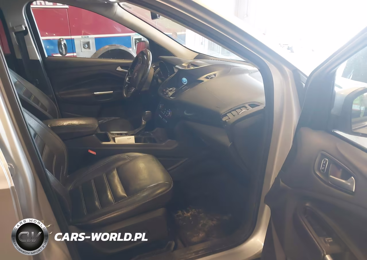 2017 Ford Escape Titanium VIN:1FMCU9J91HUA33656 - 5
