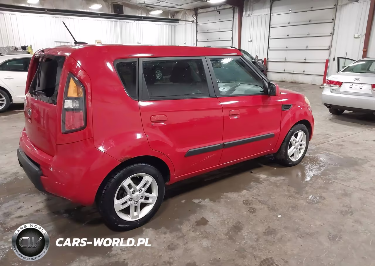 2010 Kia Soul + VIN:KNDJT2A24A7036807 - 4