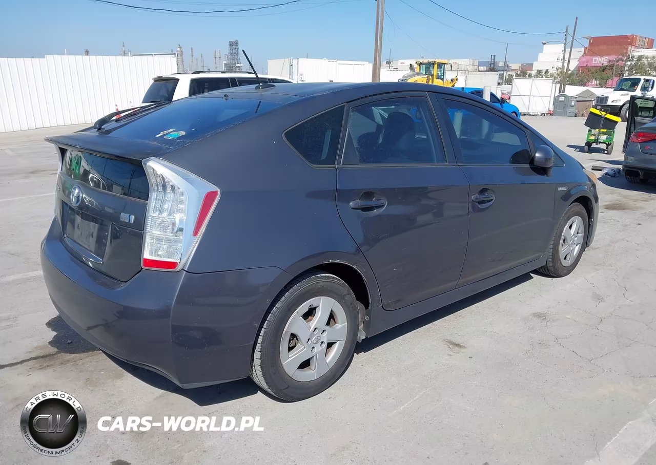 2011 Toyota Prius Four VIN:JTDKN3DUXB1403392 - 4