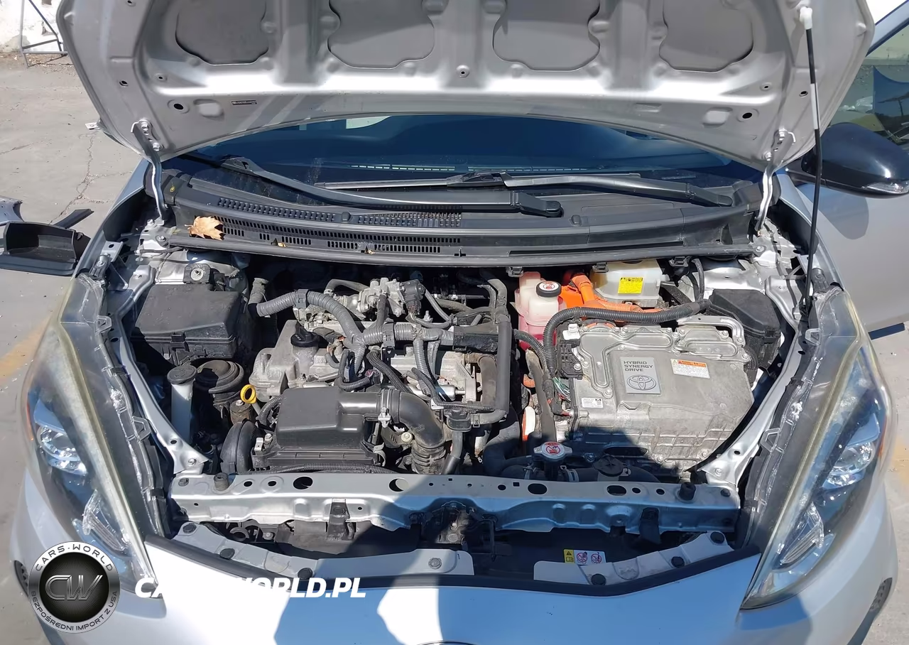 2018 Toyota Prius C One VIN:JTDKDTB35J1601907 - 10
