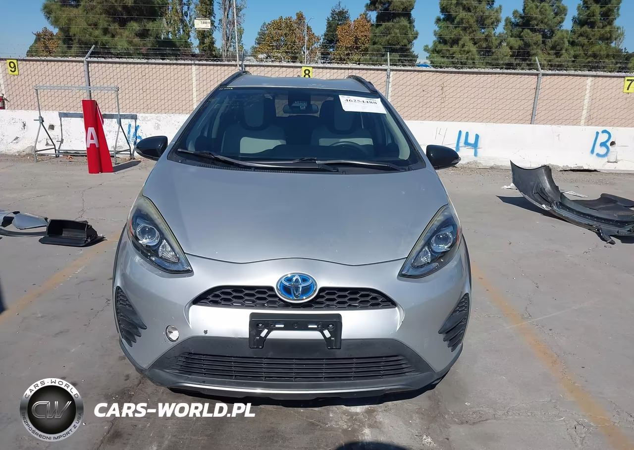 2018 Toyota Prius C One VIN:JTDKDTB35J1601907 - 13