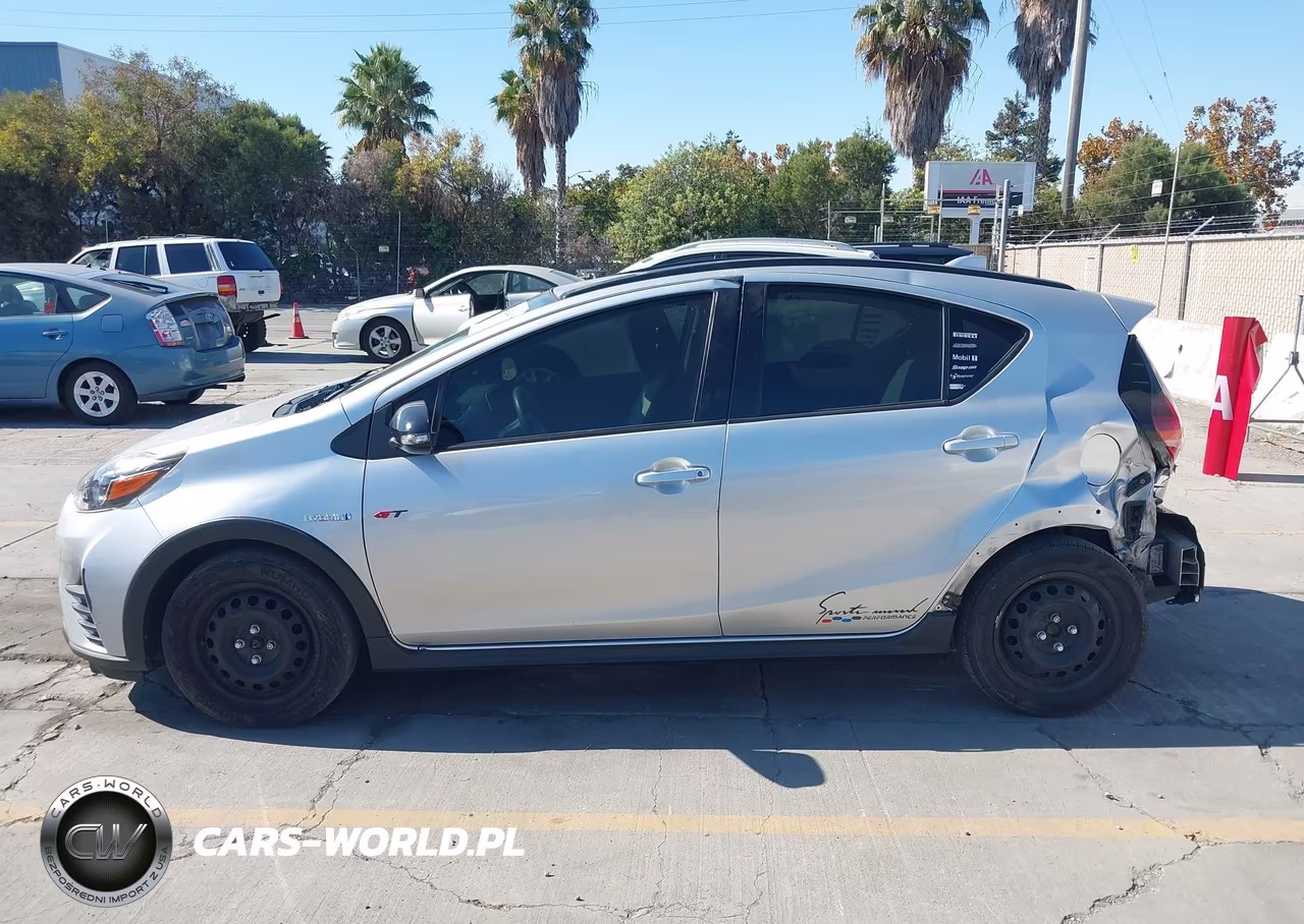 2018 Toyota Prius C One VIN:JTDKDTB35J1601907 - 15