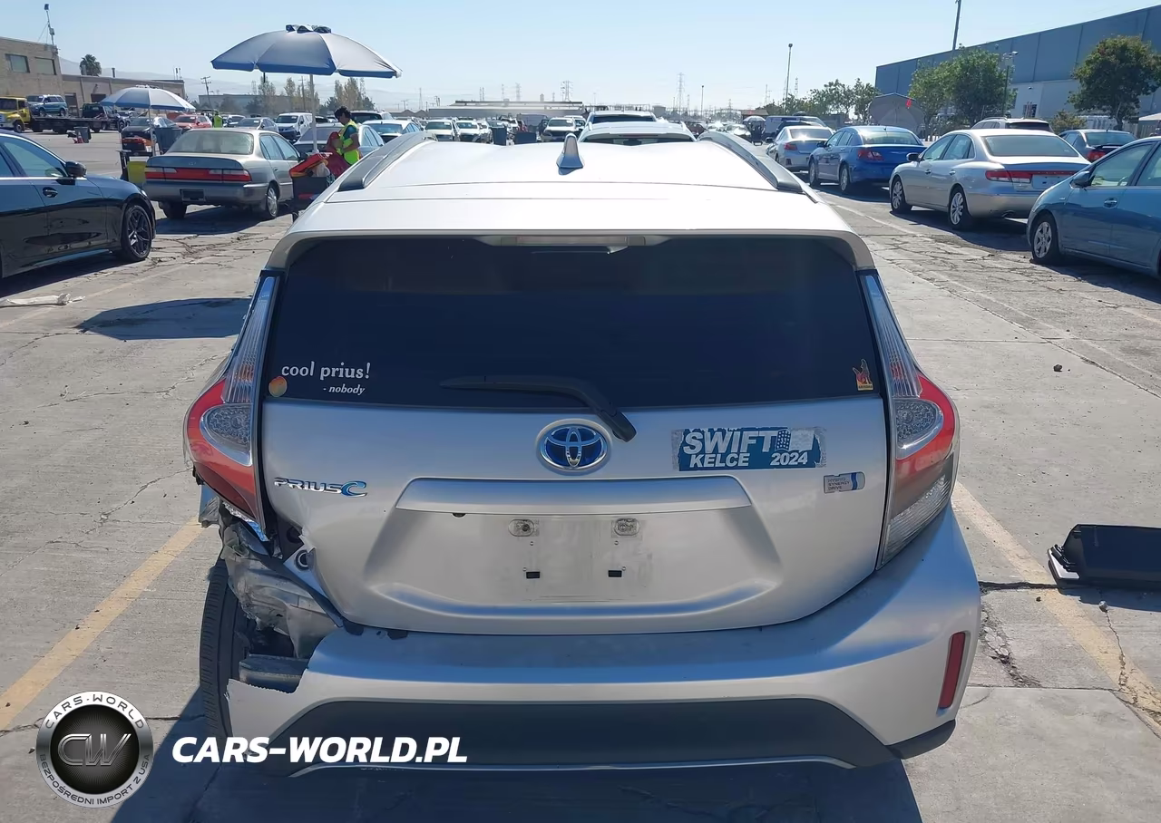 2018 Toyota Prius C One VIN:JTDKDTB35J1601907 - 17