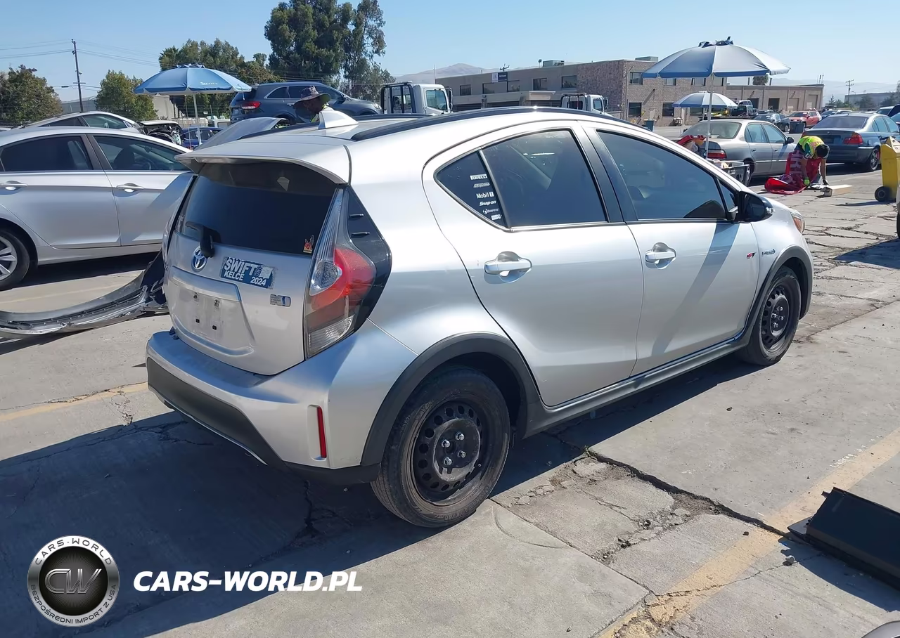 2018 Toyota Prius C One VIN:JTDKDTB35J1601907 - 4